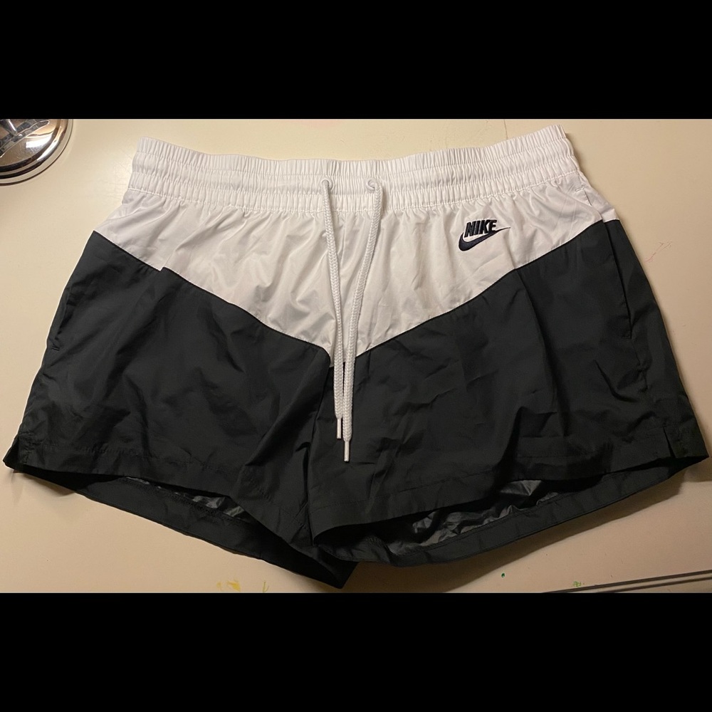 Nike Athletic Shorts (NEW W/O TAGS)